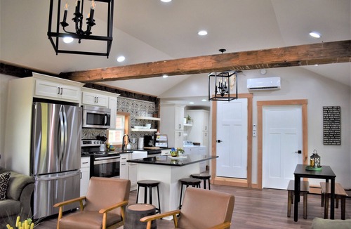 Edinboro House | Country Farm House-Fully Renovated-Sleeps 10