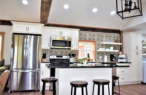 Edinboro House | Country Farm House-Fully Renovated-Sleeps 10