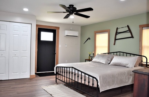 Edinboro House | Country Farm House-Fully Renovated-Sleeps 10