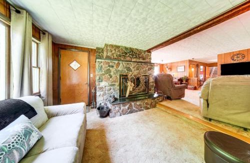 Centerville House | Country Home w/Fishing Ponds Near Canadohta Lake