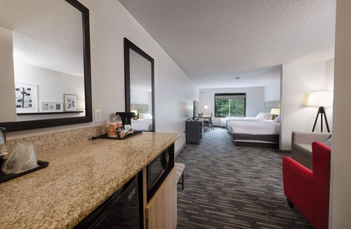 Queensbury Hotel | Country Inn & Suites by Radisson, Lake George (Queensbury), NY