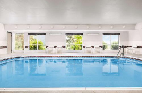 Big Flats Airport Hotel | Country Inn & Suites by Radisson, Big Flats (Elmira), NY