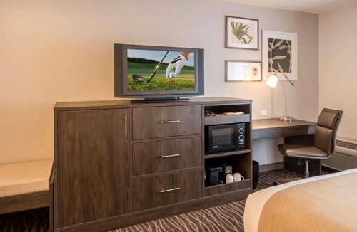 Rochester Hotel | Country Inn & Suites by Radisson, Rochester-Pittsford-Brighton, NY