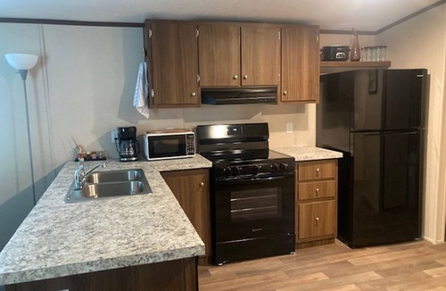 Parks House | Country living in 2 bedroom mobile home surrounded by ponds, woods, wildlife