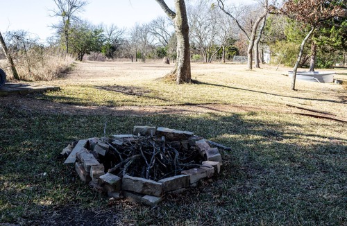 Rockwall House | Country Retreat near Dallas: fishing, firepit, fireplace, fall dates available