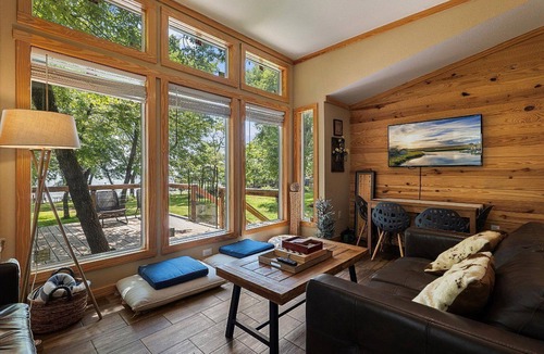 Quinlan House | Countryside Cabin on Lake Tawakoni - w/Lakeview. Pet-Friendly!