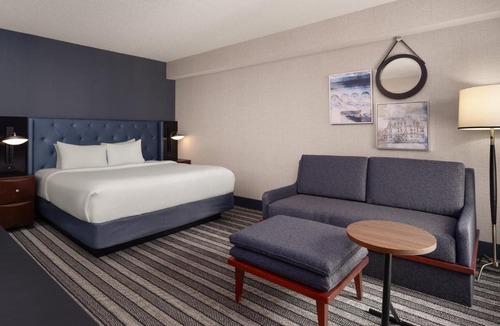 Coolidge Corner South Side Hotel | Courtyard by Marriott Boston Brookline