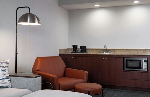 Orange Hotel | Courtyard by Marriott Cleveland Beachwood