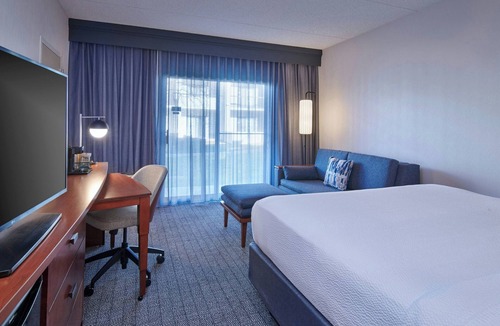 Romulus Hotel | Courtyard by Marriott Detroit Metropolitan Airport Romulus
