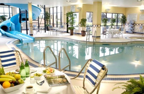 Steeles Industrial Hotel | Courtyard by Marriott Toronto Brampton