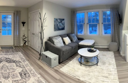 Biddeford Pool Apartment | Cozy 1-bdrm studio in beautiful Biddeford- Biddeford Pool. Minutes to beaches.