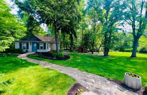 Broadview Heights Cottage | Cozy 1-bedroom cottage in nice Broadview Heights with A/C and free parking