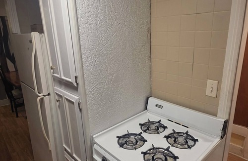 Port Crane Apartment | Cozy 1-bedroom apartment in serene Binghamton with AC