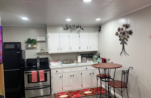 Lackawanna Apartment | Cozy 1-bedroom apartment with WiFi, AC in delightful Lackawanna-Sleeps 4