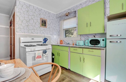 Rochester Apartment | Cozy 1-bedroom apartment, central to all of Rochester