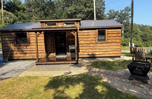 Tyrone Cabin | Cozy 1-bedroom cabin in Tyrone, Pa. Close to several of the finest streams in Pa