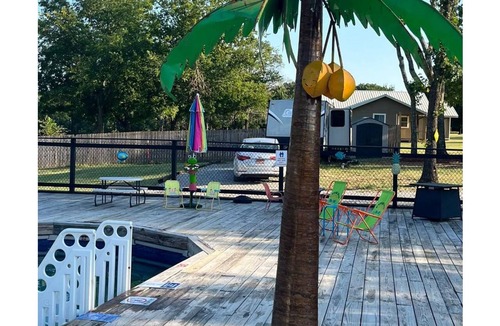 Bushyhead Cabin | Cozy 1-bedroom cabin with a beautiful marine setting!