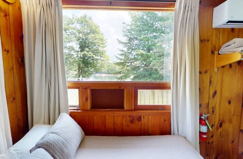 Hamilton Hotel | Cozy 1-bedroom hotel room in awesome Hamilton - #327 Susquehanna
