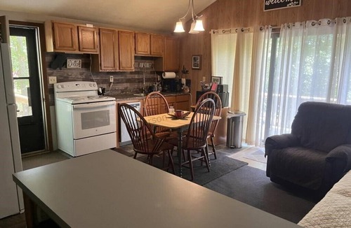 Russell Cabin | Cozy 1 bedroom Pet Friendly Cabin in Scandia