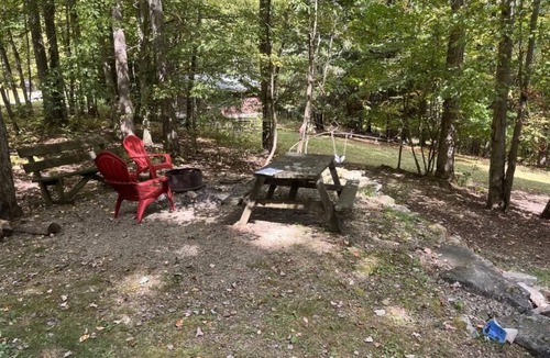 Russell Cabin | Cozy 1 bedroom Pet Friendly Cabin in Scandia