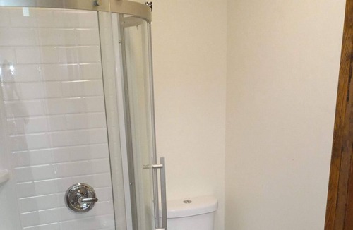 Franklin Apartment | Cozy 1 BR Convenient to Franklin/Oil City! Fully furnished better than a hotel!