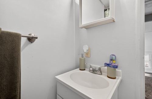 Liverpool Apartment | Cozy 1bd apartment in the heart of Liverpool NY