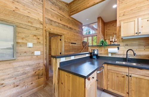 Sundance Cottage | COZY 2 BEDROOM - 2 KING BEDS, FIREPLACE- SUNDANCE COTTAGE