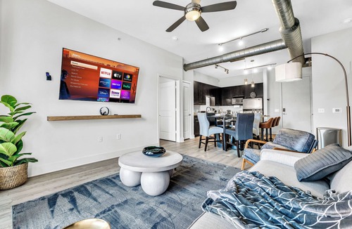 Dallas Design District Apartment | Cozy 2-bedroom apartment with AC and fitness room in nice Dallas