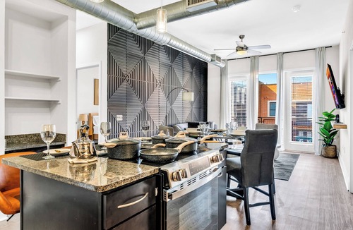 Dallas Design District Apartment | Cozy 2-bedroom apartment with AC and fitness room in nice Dallas