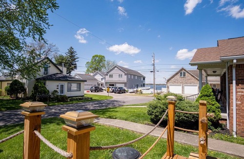 Millersport Cottage | Cozy 2 Bedroom Buckeye Lake with Lakeview