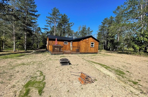 Benezette Cabin | Cozy 2-bedroom cabin in charming Benezette, just 1 mile from visitors center.