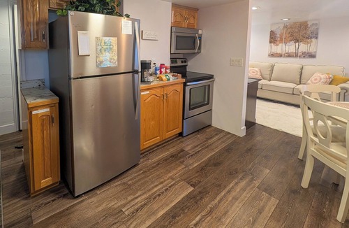 Springville Apartment | Cozy 2 bedroom downtown retreat with a full kitchen, coffee bar and more