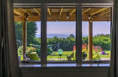 Farmington Apartment | Cozy 2 bedroom garden retreat in the Western Maine foothills