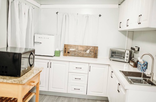 Madisonville Cabin | Cozy 2-bedroom tiny home in Madisonville, TN