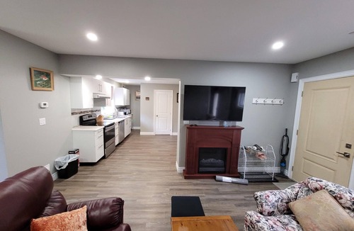Virgil House | Cozy 3-bedroom farmhouse in wine-country