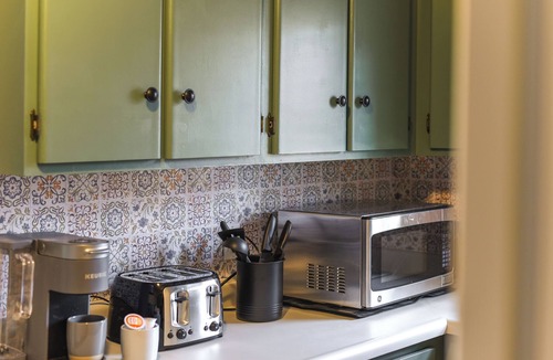 South Hills House | Cozy 3-bedroom - amazing coffee - easy parking