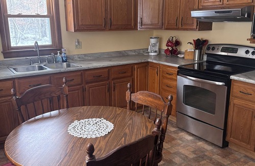 Hadley House | Cozy 3-bedroom bungalow in quiet Stoneboro. 1 mile off 79.