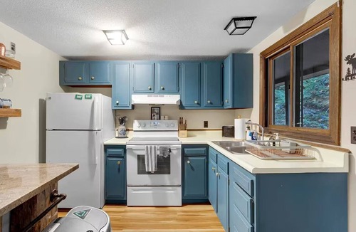 West Bridgton House | Cozy 3 bedroom home, next to pleasant mountain and Moose Pond.