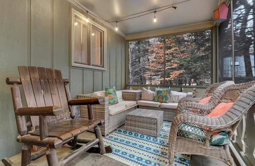 West Bridgton House | Cozy 3 bedroom home, next to pleasant mountain and Moose Pond.
