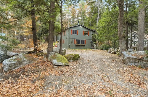 West Bridgton House | Cozy 3 bedroom home, next to pleasant mountain and Moose Pond.