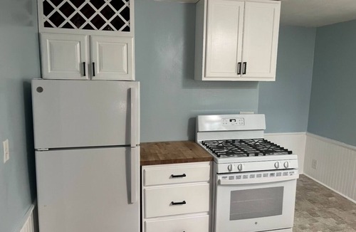 Niles House | Cozy 3-bedroom house on the river in Niles, Ohio with WiFi