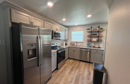 Greenville House | Cozy 3-bedroom house in Greenville Great location!Close to everything !NEW!
