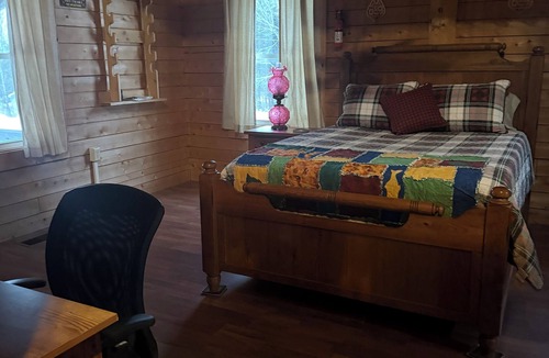 Island Falls Cabin | Cozy 3-bedroom rustic lodge in Island Falls for a relaxing getaway in nature