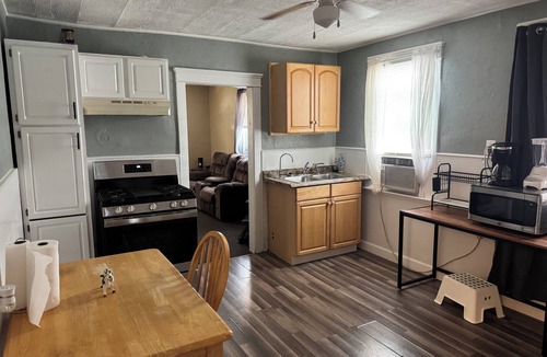 Erie Apartment | Cozy 3-bedroom with AC in Erie Pa. located near the bayfront convention center.
