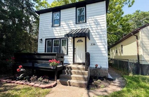 Downtown Niagara Falls House | Cozy 4BR 2BA House minutes from the falls
