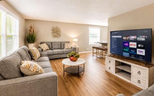 Rochester House | Cozy 5BR Retreat Game Room Rochester Suburb Area