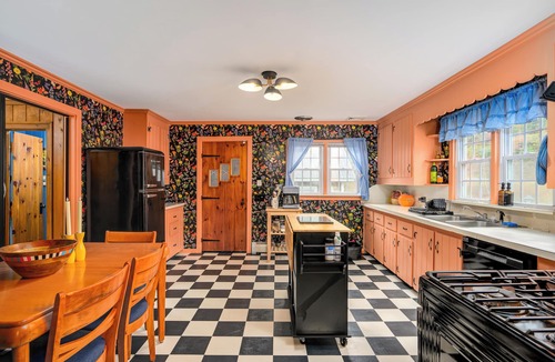Hadley Cottage | Cozy Adirondack Cottage Getaway