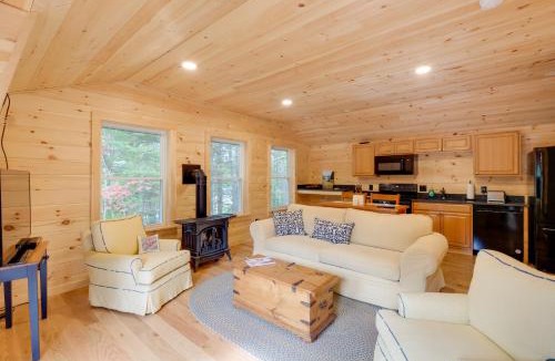 Northeast Harbor Apartment | Cozy Apt w/Deck, ~ 5 Miles to Acadia Nat'l Park!