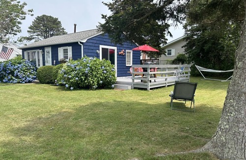 Narragansett Cottage | Cozy Beach Cottage-Enjoy access to sandy beaches, local seafood, BI ferry&all Narragansett offerings