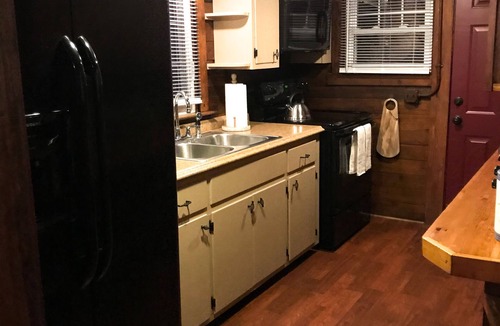 Bonnet Shores Cabin | Cozy Beach Log Cabin Walk to Private Beach Cabana Bar Fire Pit Sleeps 6